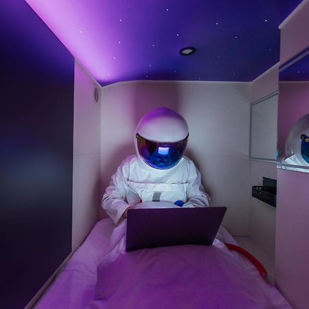 Capsule Hotel Constellation 91 Lviv Exterior foto