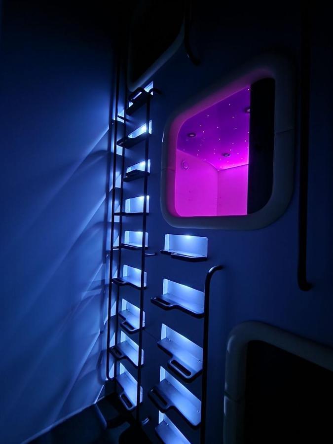Capsule Hotel Constellation 91 Lviv Exterior foto