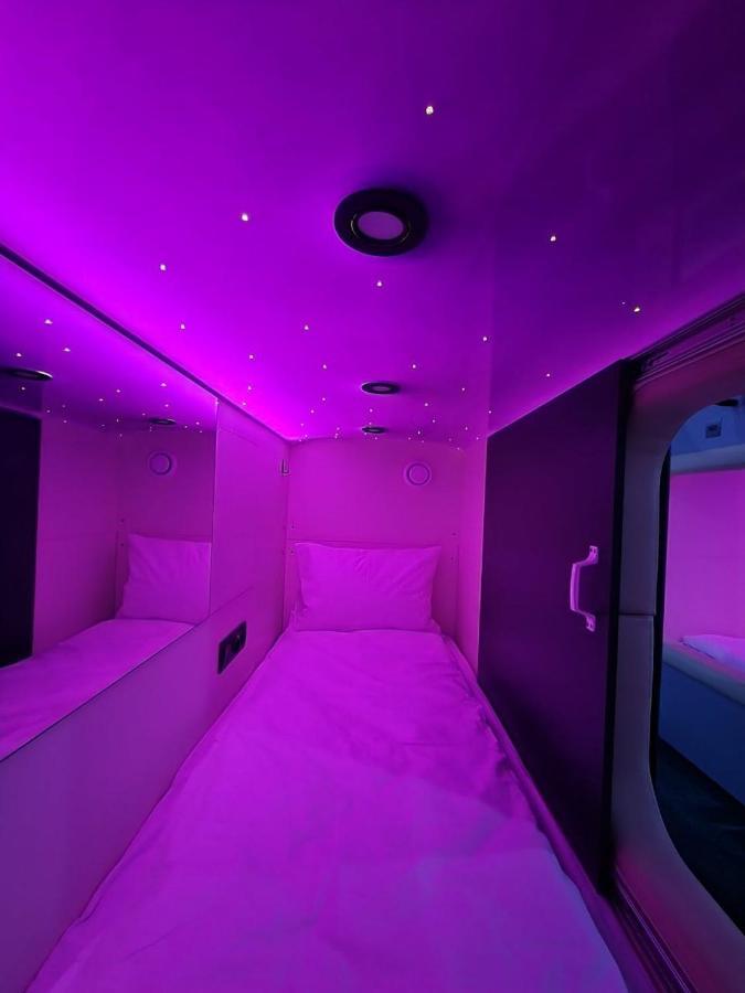 Capsule Hotel Constellation 91 Lviv Exterior foto