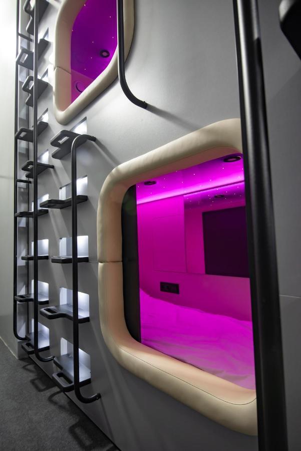 Capsule Hotel Constellation 91 Lviv Exterior foto