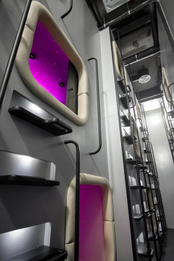 Capsule Hotel Constellation 91 Lviv Exterior foto
