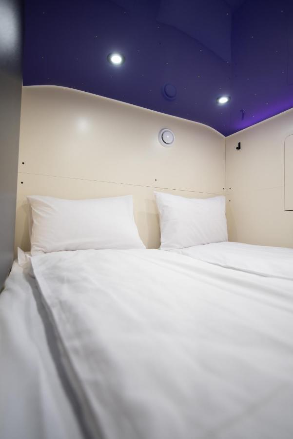 Capsule Hotel Constellation 91 Lviv Exterior foto
