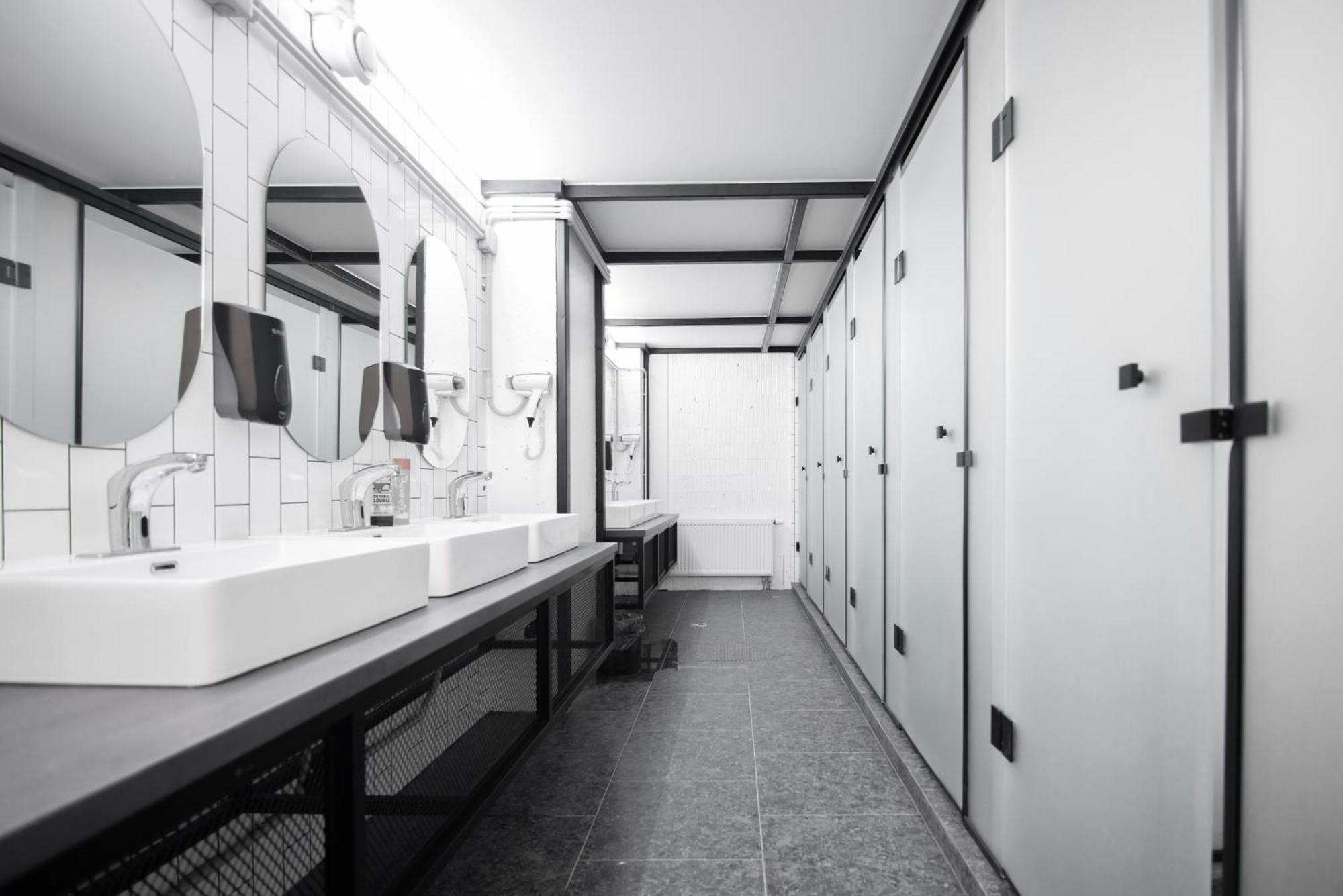 Capsule Hotel Constellation 91 Lviv Exterior foto
