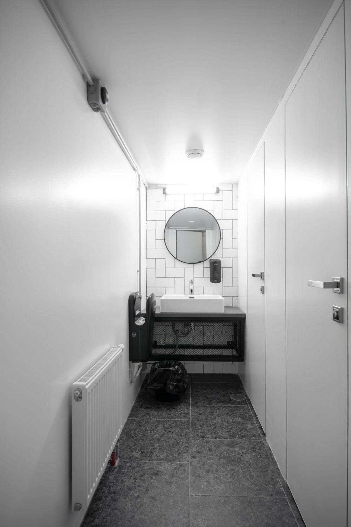 Capsule Hotel Constellation 91 Lviv Exterior foto