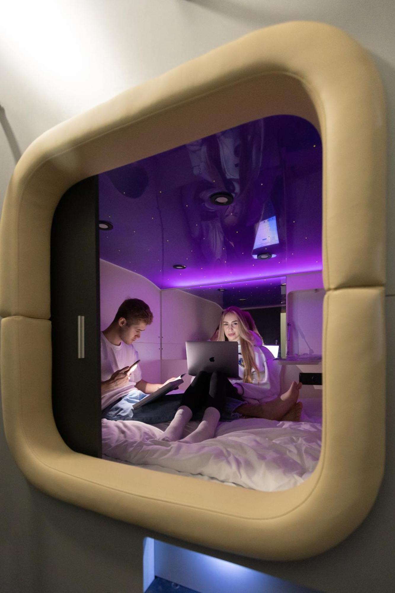 Capsule Hotel Constellation 91 Lviv Exterior foto